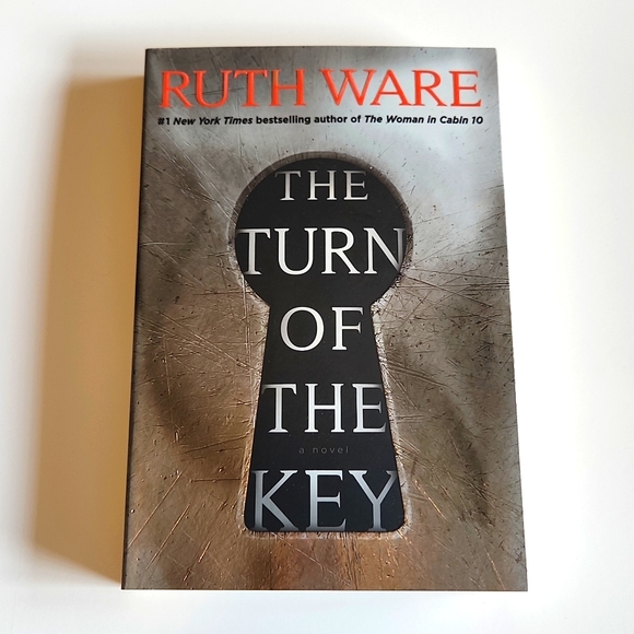 3/$20 Ruth Ware the Turn of the Key book - Picture 1 of 4